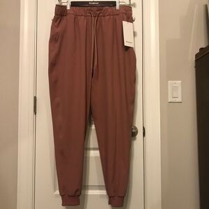 NWT LuLuLemon Mauve Stretch High-Rise Jogger (size 12)